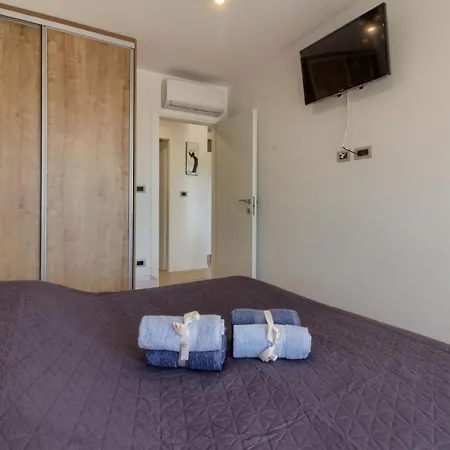 度假居 Mit Privatpool Fuer 8 Personen Ca 130 Qm In Vintijan, Istrien Istrische Riviera *