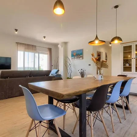 Mit Privatpool Fuer 8 Personen Ca 130 Qm In Vintijan, Istrien Istrische Riviera 度假居