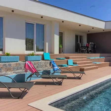 度假居 Mit Privatpool Fuer 8 Personen Ca 130 Qm In Vintijan, Istrien Istrische Riviera