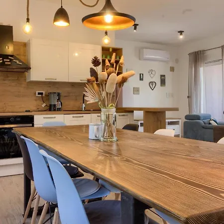 度假居 Mit Privatpool Fuer 8 Personen Ca 130 Qm In Vintijan, Istrien Istrische Riviera